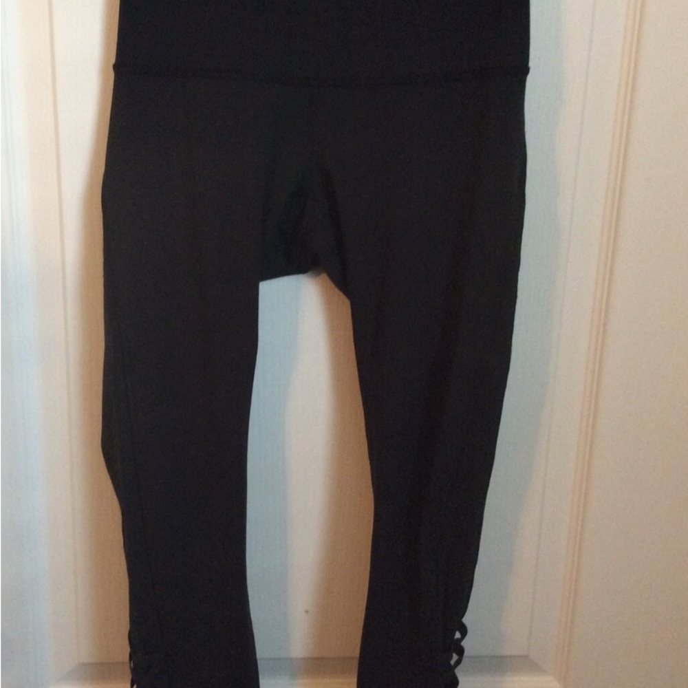 RARE Lululemon Minimalist Crop Leggings 23” Black Size: 4